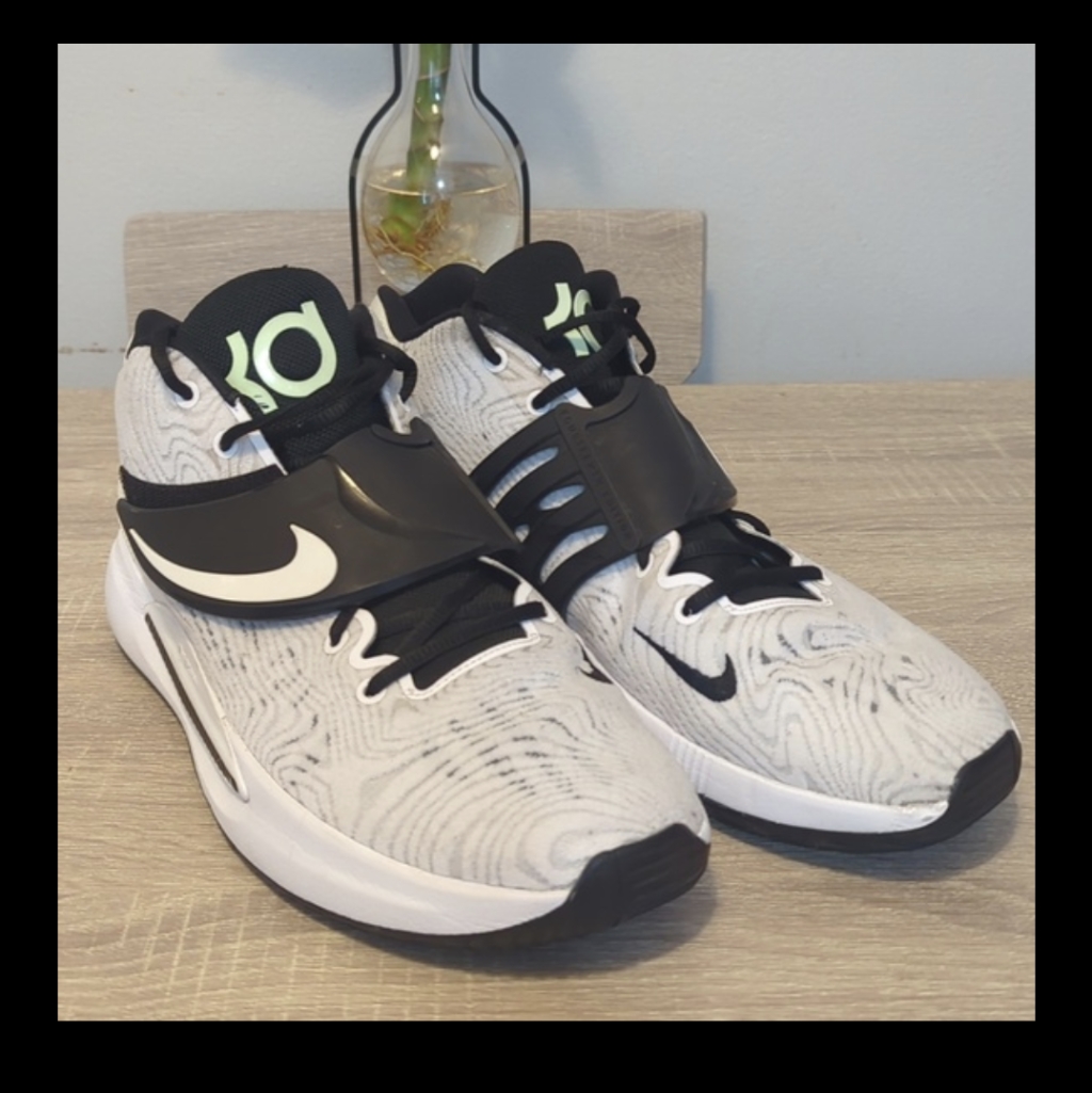 Kevin Durant Nike Black And White Air Max Sneakers With Classic Design Men's